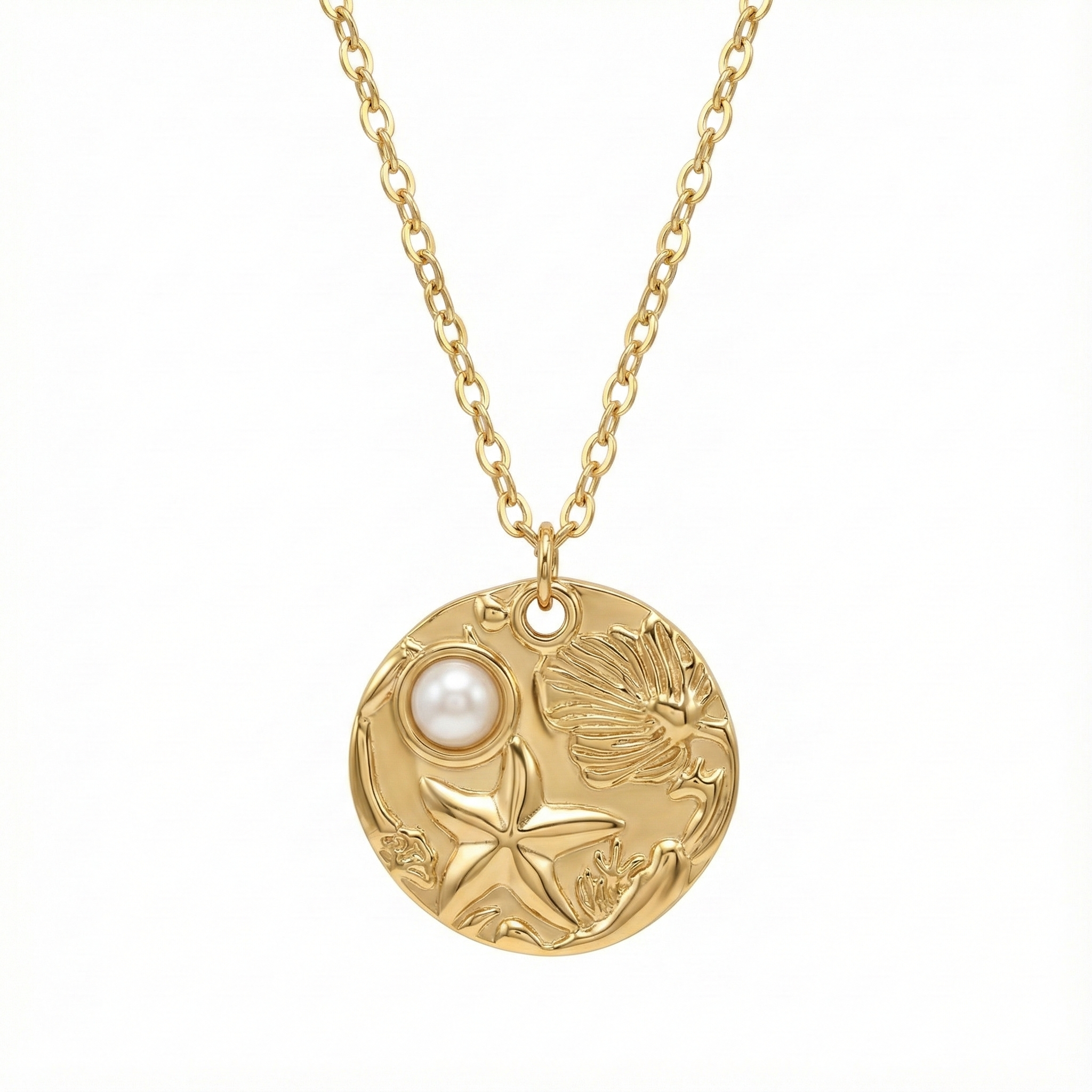 Collier pendentif médaille ronde motif marine (rose des vents ou boussole) en acier inoxydable doré, bijou symbole de voyage.